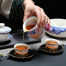 青花玲瓏，茶香滿室 推薦一套值得擁有的青花瓷蜂窩玲瓏茶具套裝